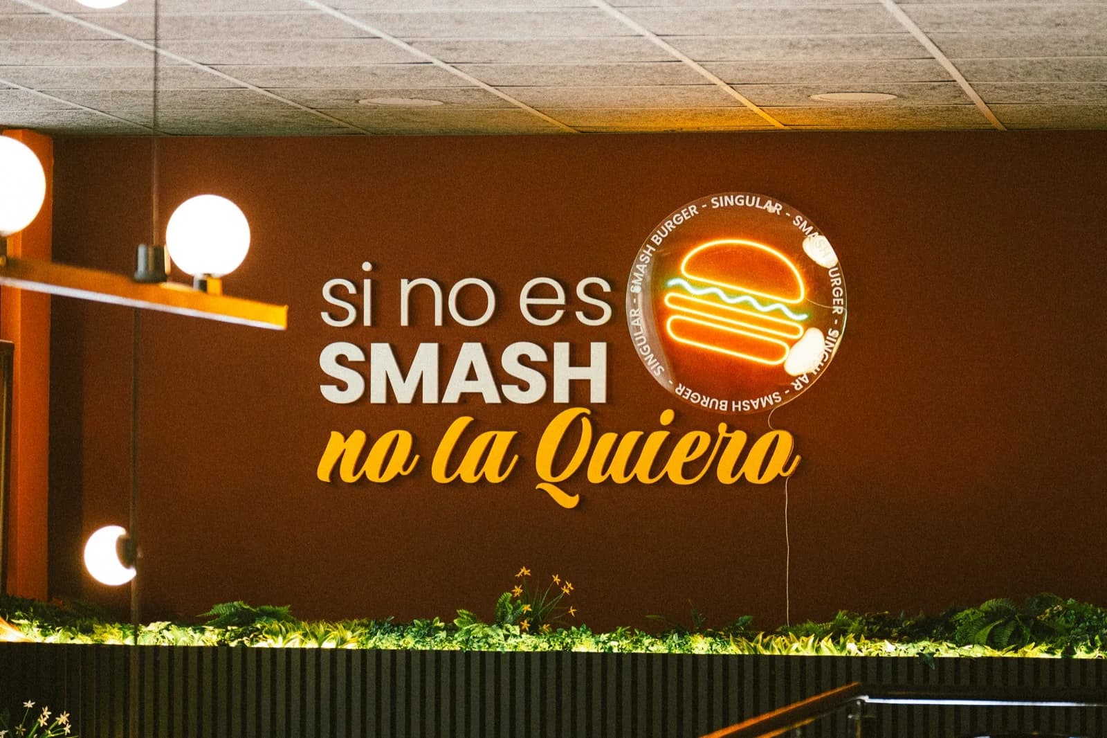 Neón de Singular Smash Burger: si no es smash no la quiero